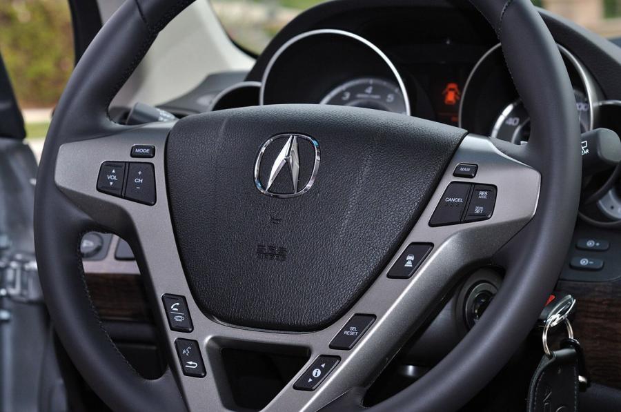 Детали интерьера Acura MDX (YD2) 2010 года  (фото 39 из 56)